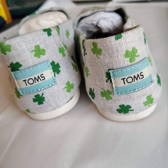 TOMS Shamrock Clover Slip On Shoes - Picture 4 of 7